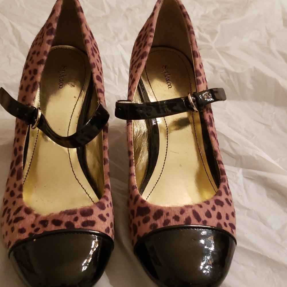 Shoes - Picture 2 of 9